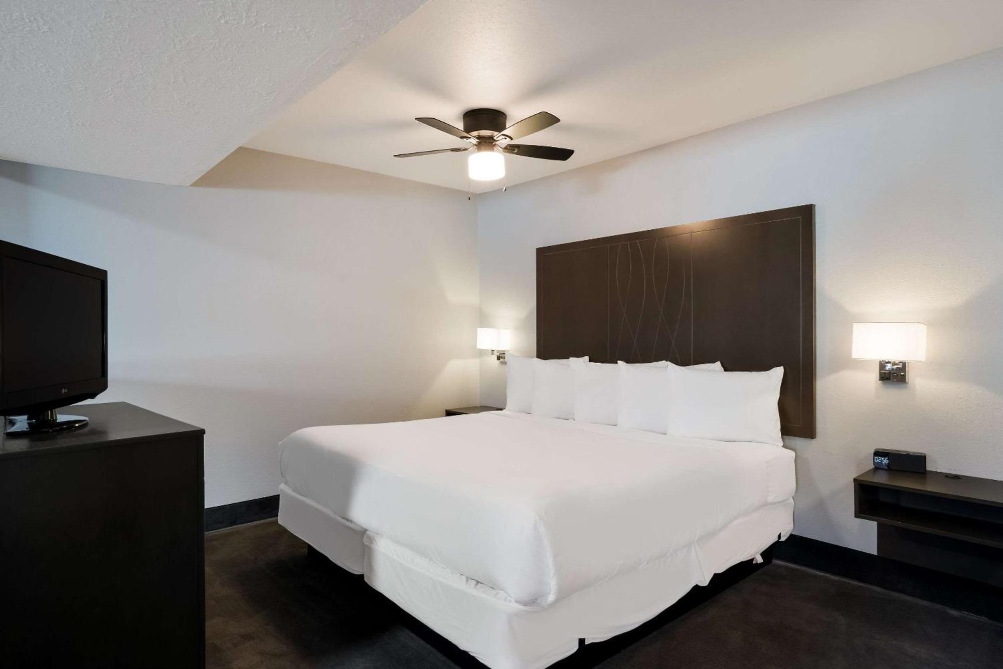 Riverfront And Conference Center, Ascend Collection Hotel 3*